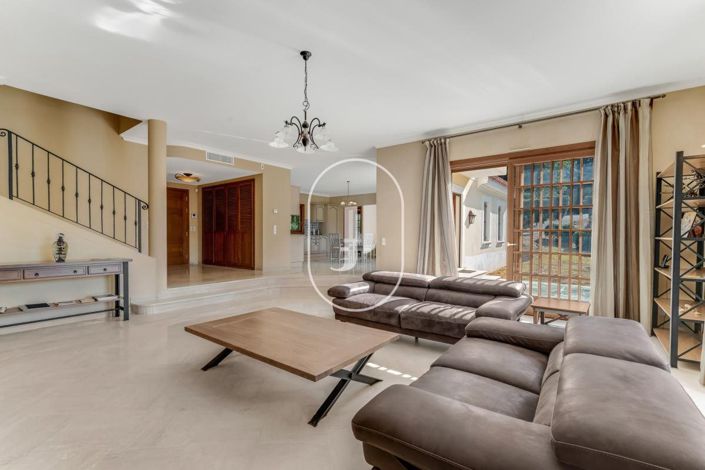 Image No.2-11 Bed House for sale