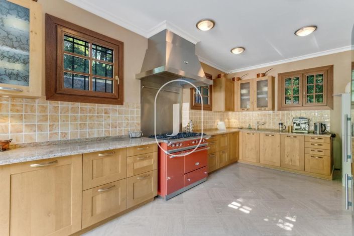 Image No.8-11 Bed House for sale