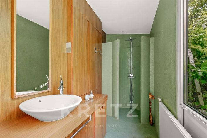 Image No.19-5 Bed House for sale