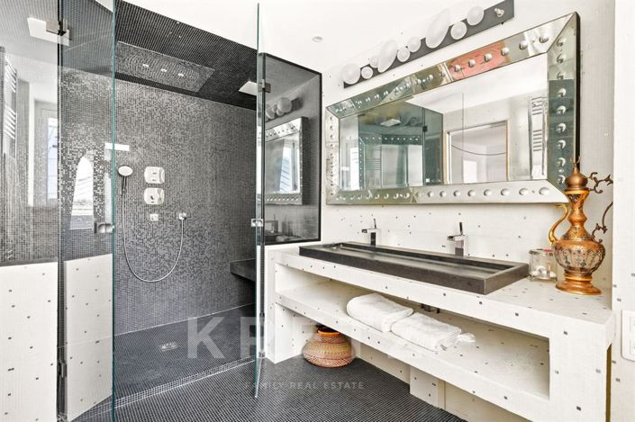 Image No.20-5 Bed House for sale