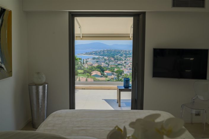 Image No.6-5 Bed House for sale