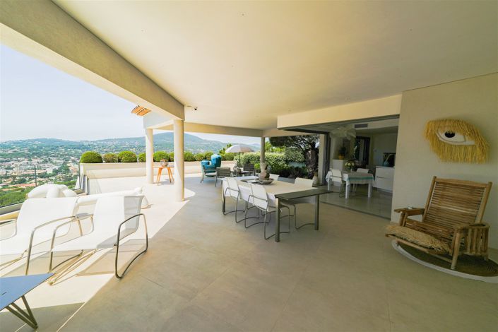 Image No.7-5 Bed House for sale