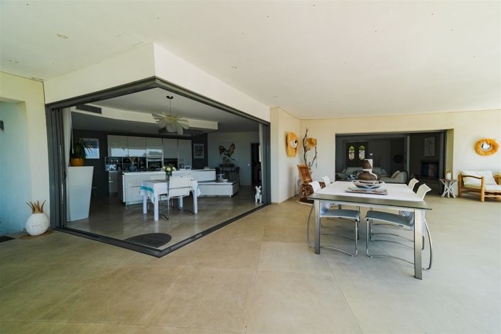 Image No.8-5 Bed House for sale