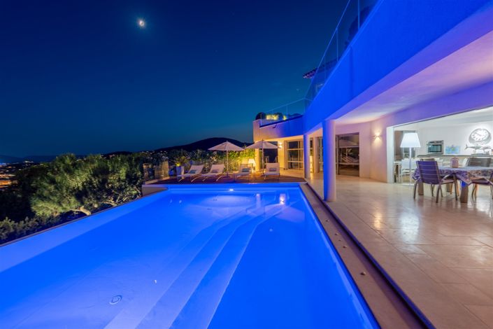 Image No.9-5 Bed House for sale