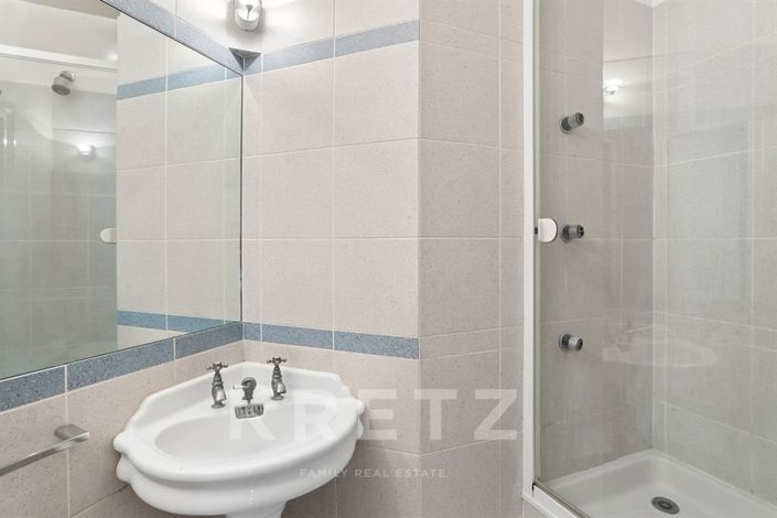 Image No.12-5 Bed Apartment for sale