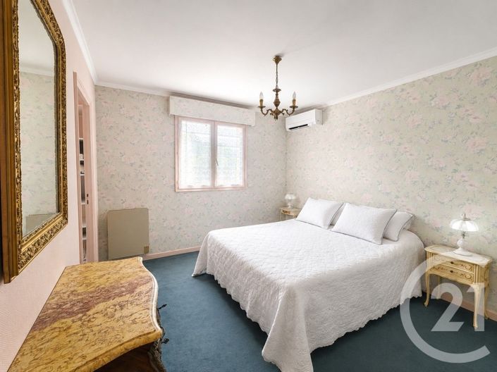 Image No.10-3 Bed House for sale