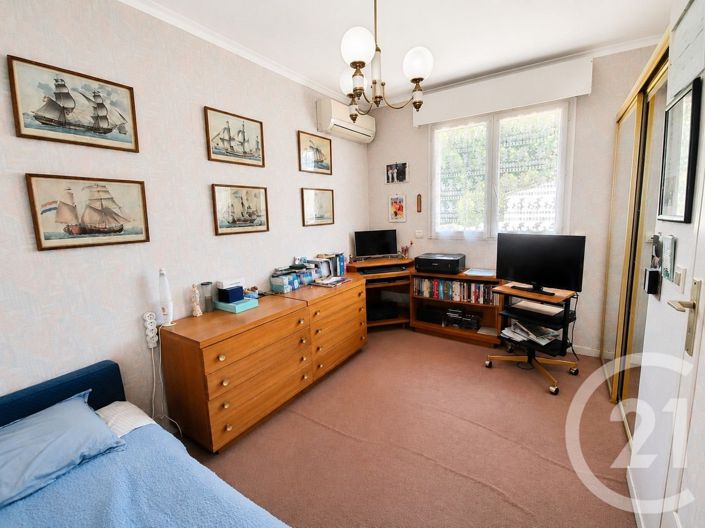 Image No.11-3 Bed House for sale