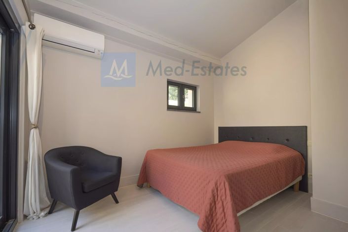 Image No.12-4 Bed House for sale