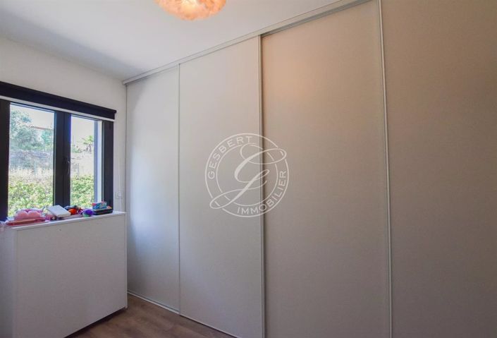 Image No.16-5 Bed House for sale
