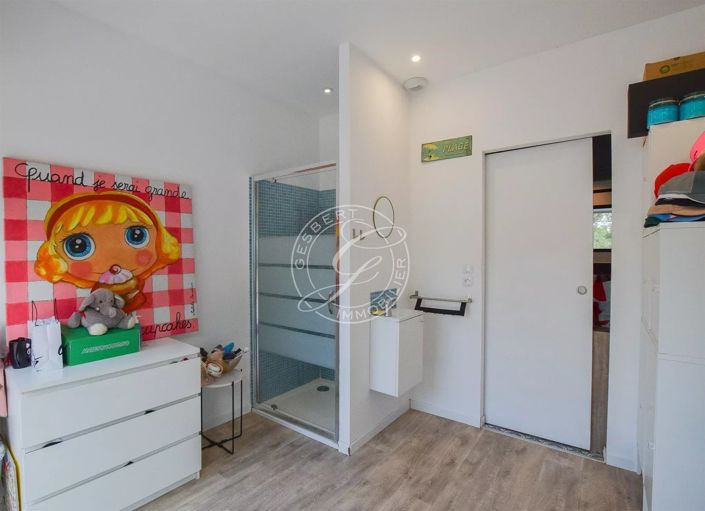 Image No.17-5 Bed House for sale