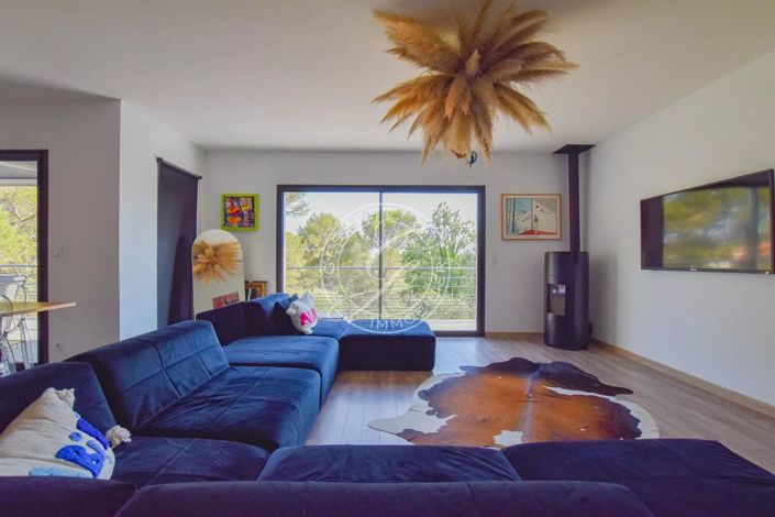 Image No.8-5 Bed House for sale
