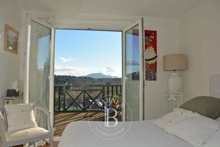 Image No.6-4 Bed House for sale