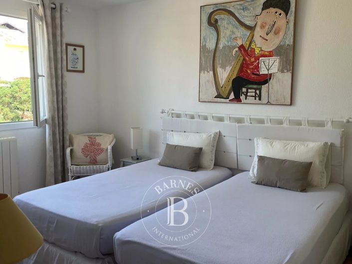Image No.8-4 Bed House for sale