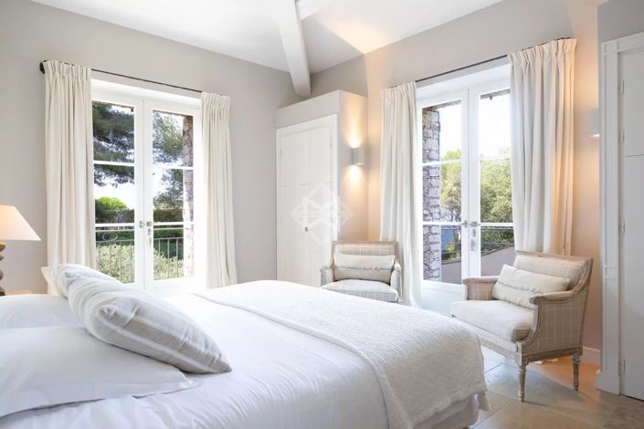 Image No.12-5 Bed House for sale