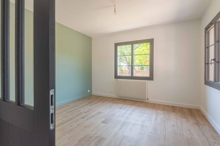 Image No.12-4 Bed House for sale