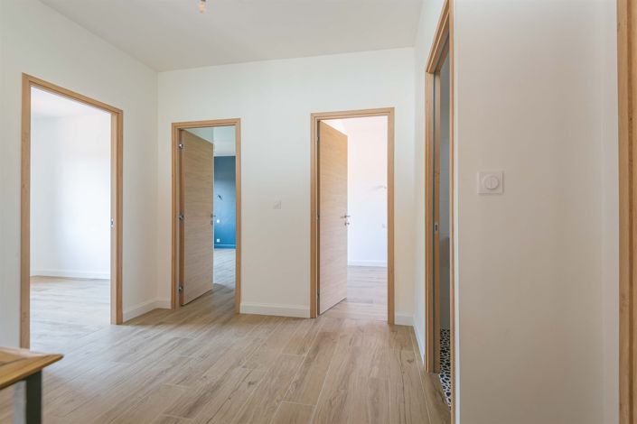 Image No.15-4 Bed House for sale
