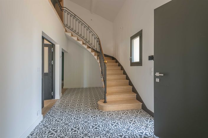 Image No.8-4 Bed House for sale
