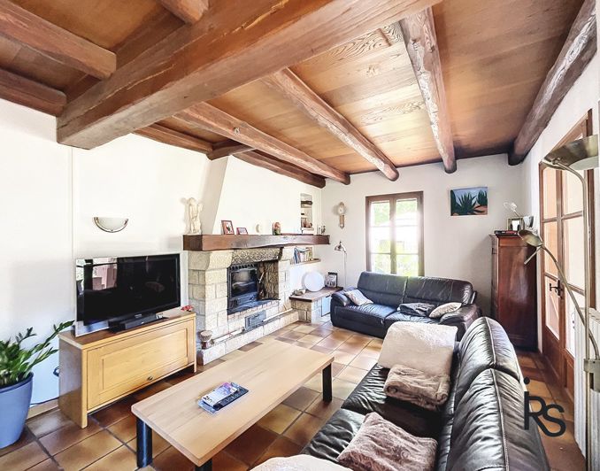 Image No.16-6 Bed House for sale