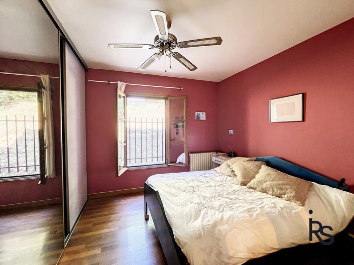 Image No.17-6 Bed House for sale