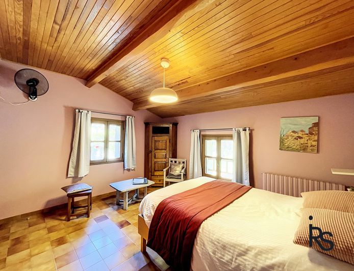 Image No.18-6 Bed House for sale