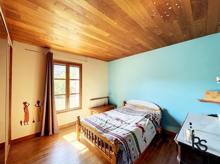 Image No.19-6 Bed House for sale