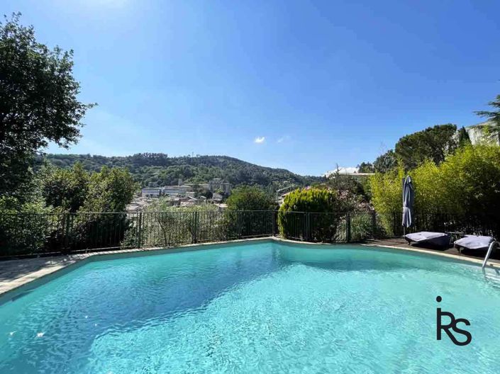 Image No.2-6 Bed House for sale