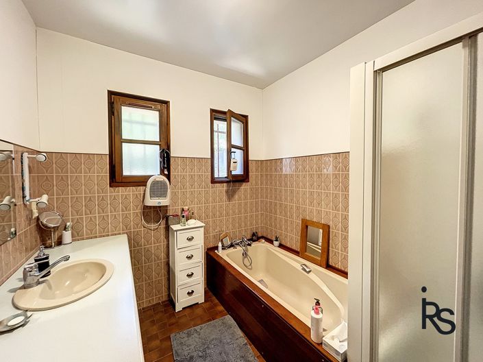 Image No.20-6 Bed House for sale