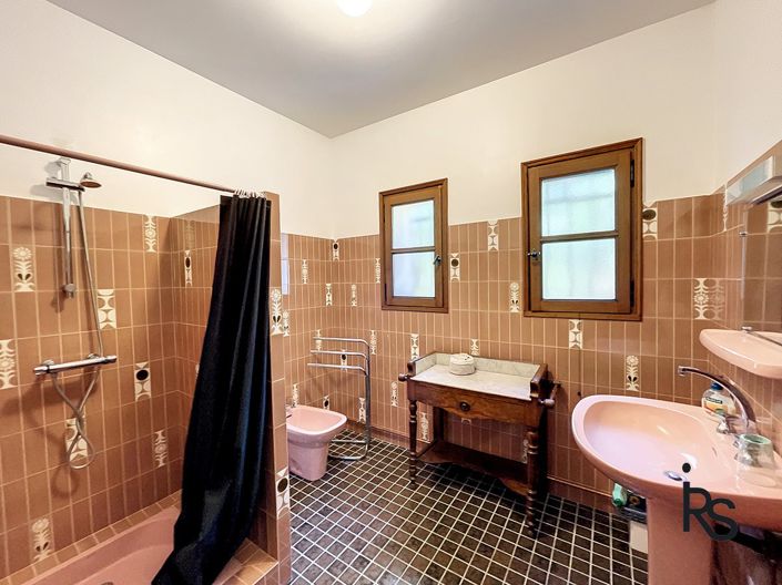 Image No.21-6 Bed House for sale