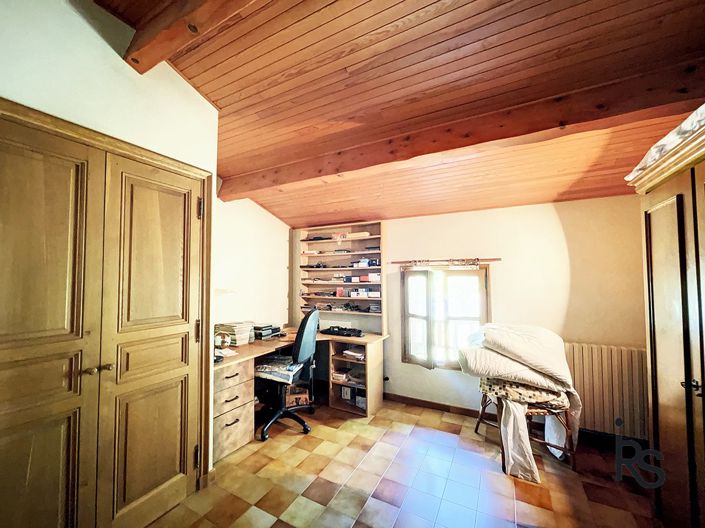 Image No.6-6 Bed House for sale