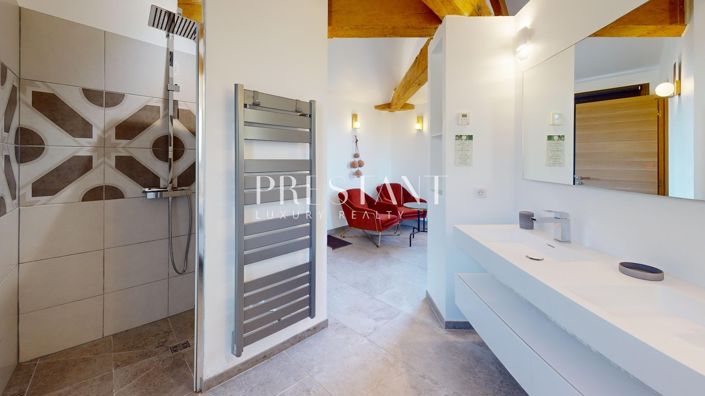 Image No.16-5 Bed House for sale