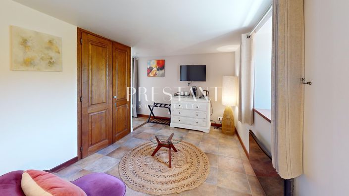 Image No.20-5 Bed House for sale