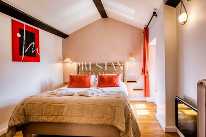 Image No.9-5 Bed House for sale