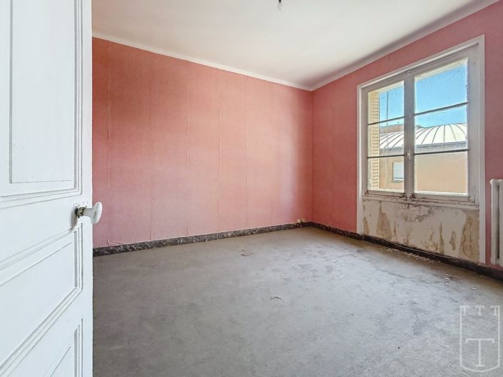 Image No.10-1 Bed Apartment for sale