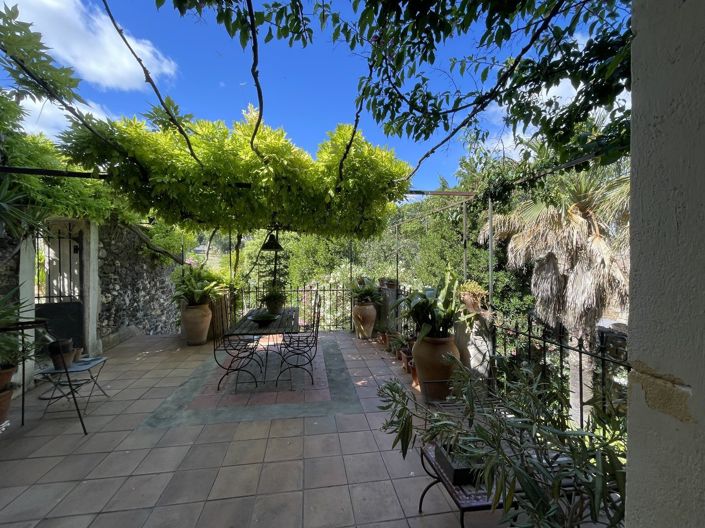 Image No.6-5 Bed House for sale