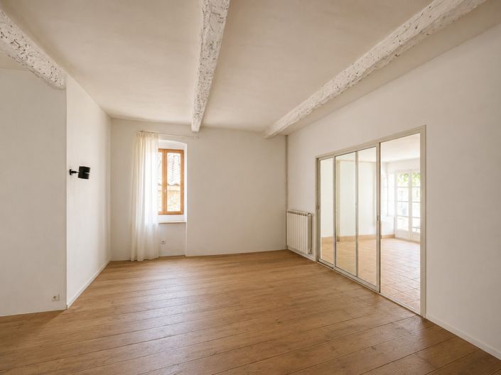 Image No.8-5 Bed House for sale