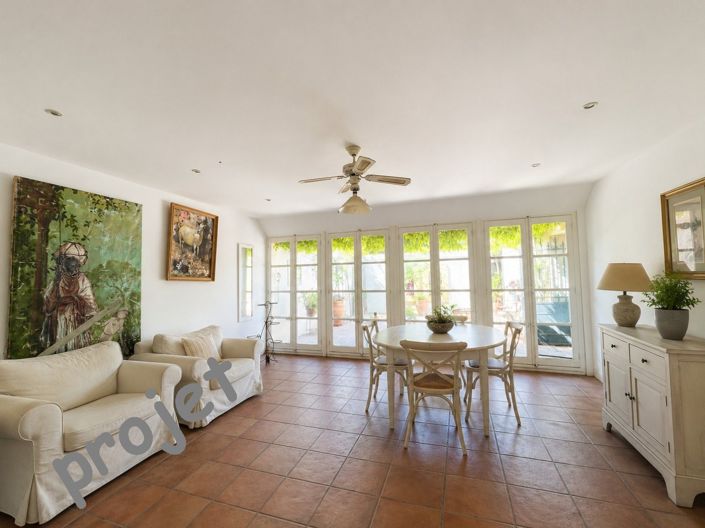 Image No.9-5 Bed House for sale