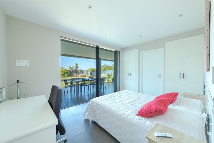Image No.11-3 Bed House for sale