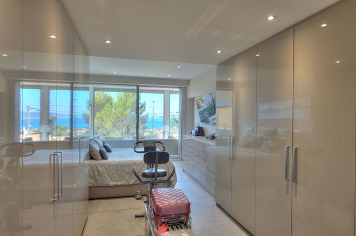 Image No.14-3 Bed House for sale