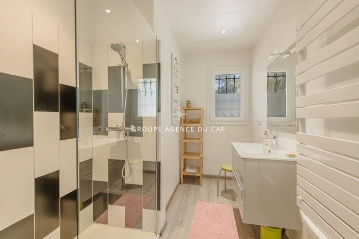 Image No.10-4 Bed House for sale