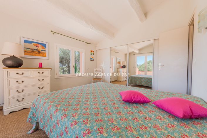 Image No.15-5 Bed House for sale