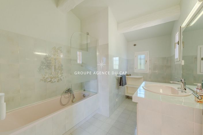 Image No.16-5 Bed House for sale