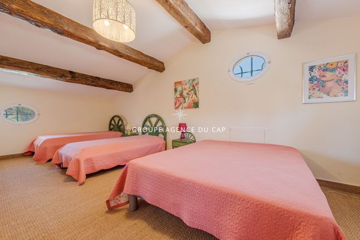 Image No.16-5 Bed House for sale