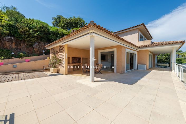 Image No.17-6 Bed House for sale