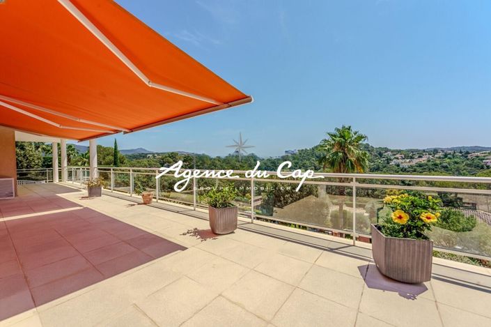Image No.4-6 Bed House for sale