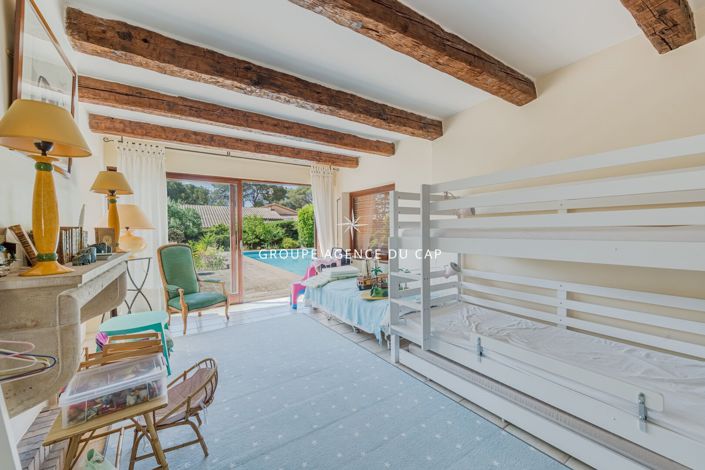 Image No.7-5 Bed House for sale