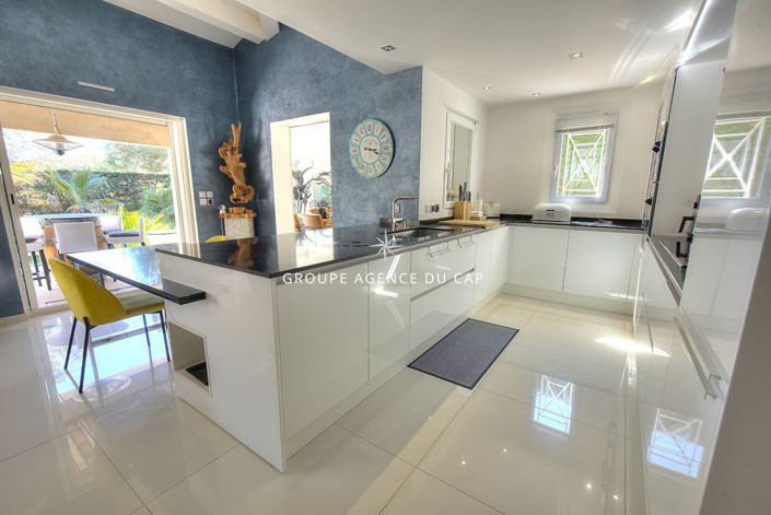 Image No.11-4 Bed House for sale