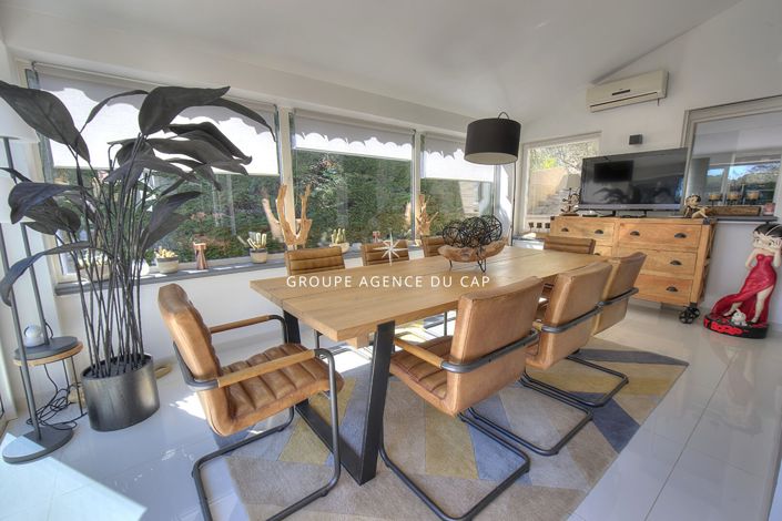 Image No.9-4 Bed House for sale