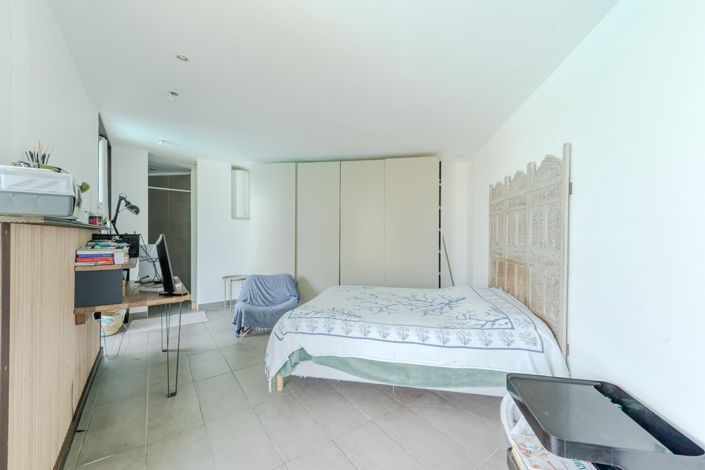 Image No.17-5 Bed House for sale