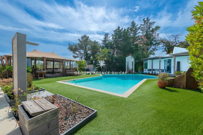 Image No.18-5 Bed House for sale