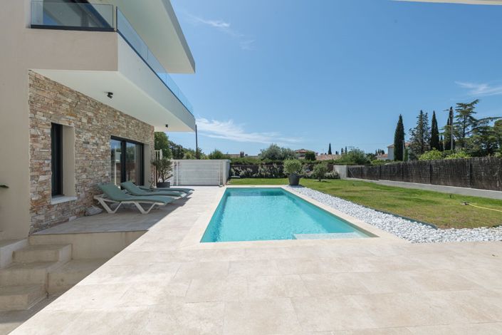 Image No.2-6 Bed House for sale